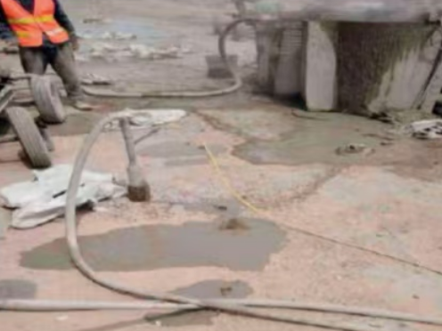 铅山水泥混凝土路面板底注浆技术 路面脱空注浆整治方案